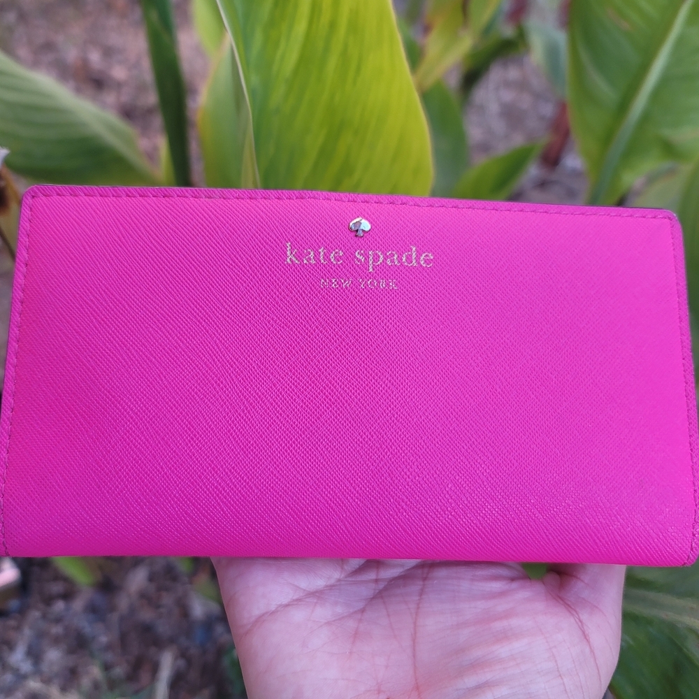 💗💓 Kate Spade hot pink wallet